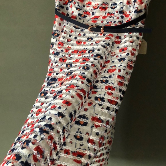 Gorgeous lace flower design A-line dress - Picture 5 of 5